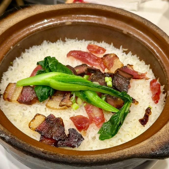 晚饭堂堂袭来！
威皇真的是这个价位最好吃的
79r的花雕鸡，汤很鲜，鸡肉也给很多