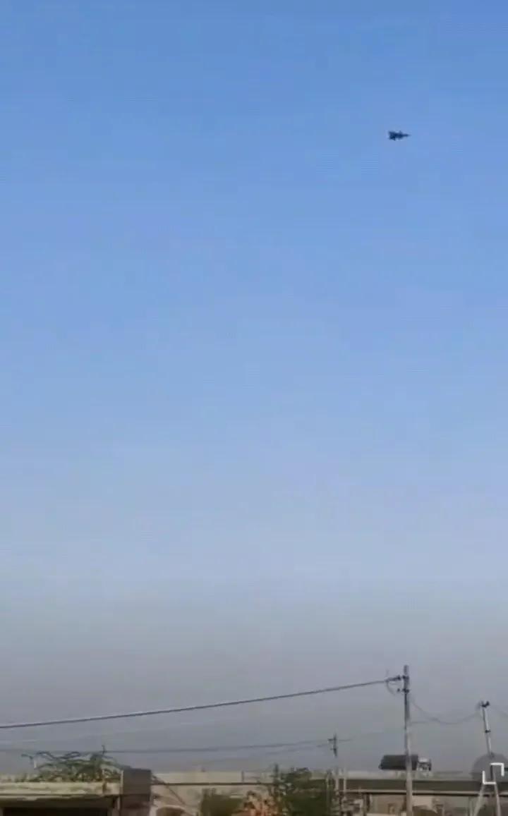 LCA光辉战机首摔！老仙在现场什么心情？

刚刚，网络上出现了一架印度国产LAC