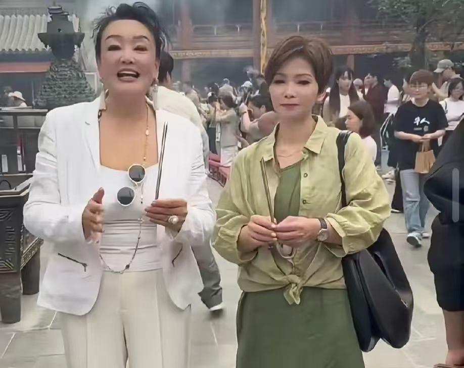 张兰的经历给所有宝妈提了个醒：千万别把孩子当成自己的全部，因为你根本不知道他会在
