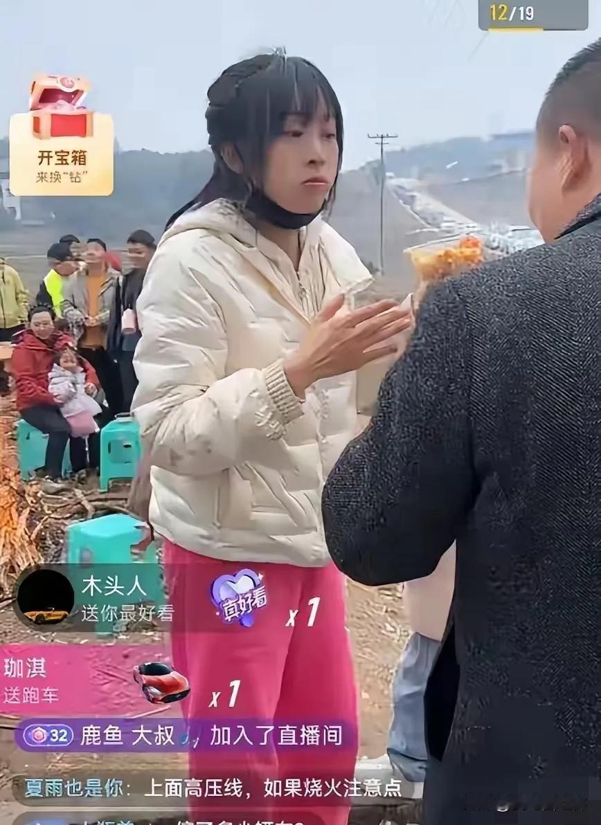 为什么一个杀猪宴反响这么大？主要是这两点太戳心了：
1.这次重庆杀猪宴没有任何预