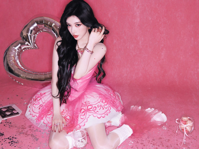 戴燕妮发量好多 戴燕妮的发量是真实存在的吗？多到能保暖，发质顺滑有光泽，妥妥的“