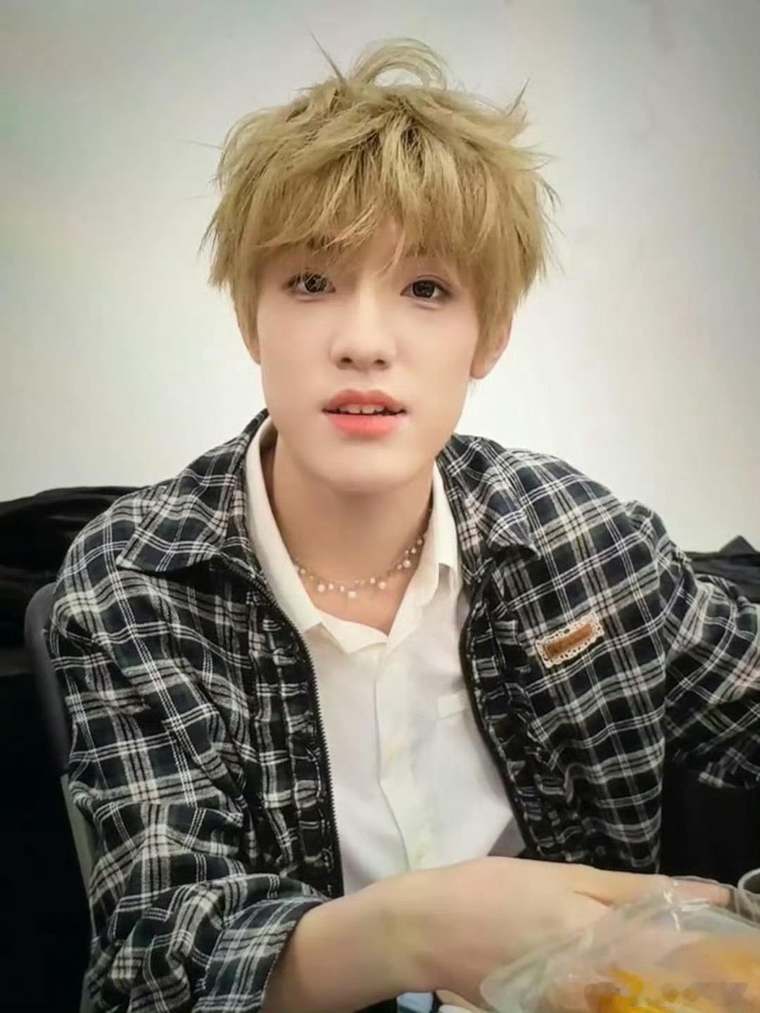 今天是染发少年登陆少年演唱会 ​​​