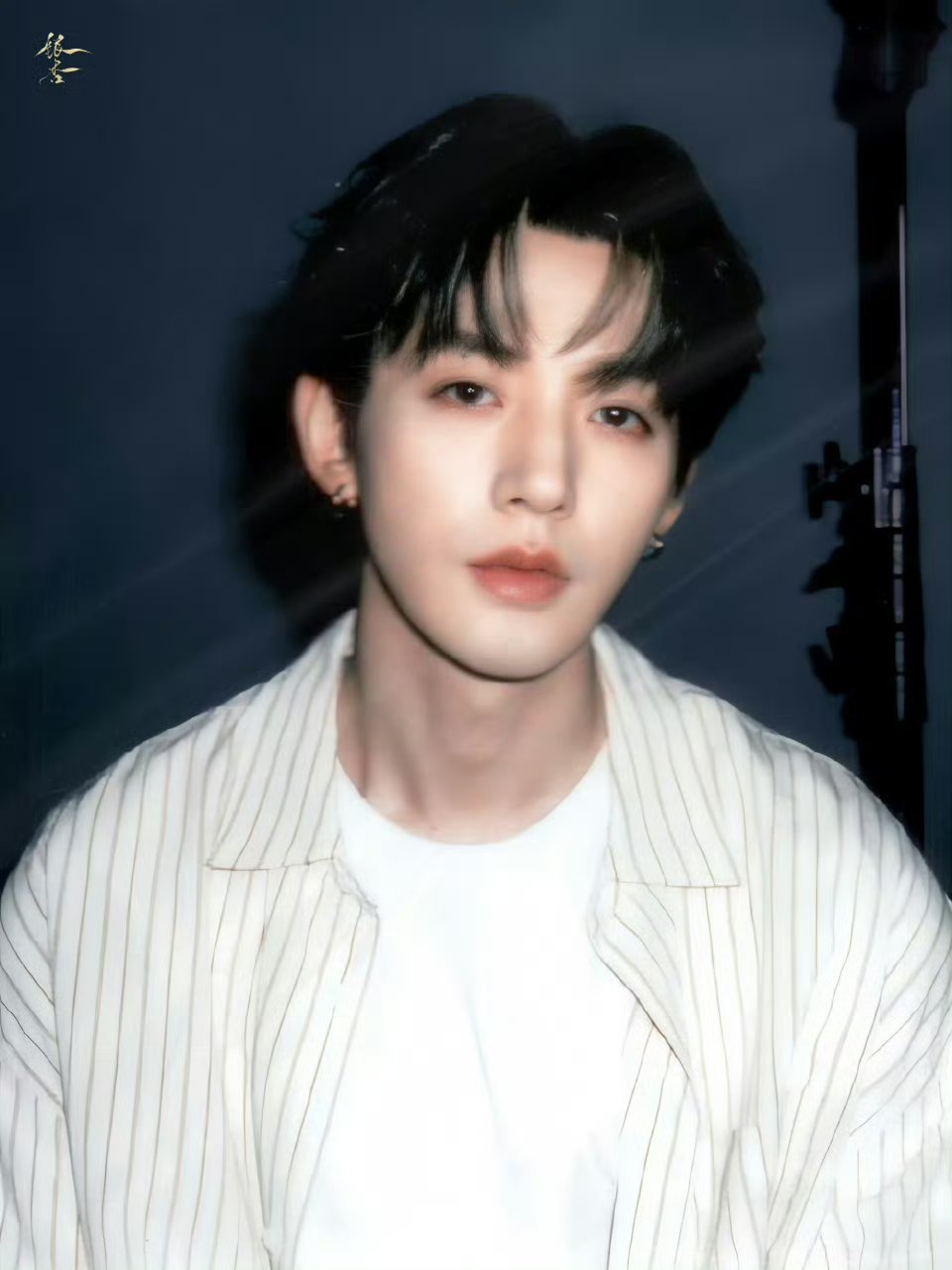 郭敬明发了邓为眼部特写👀长睫毛+有故事感的眼睛熟悉的眉下痣，期待合作