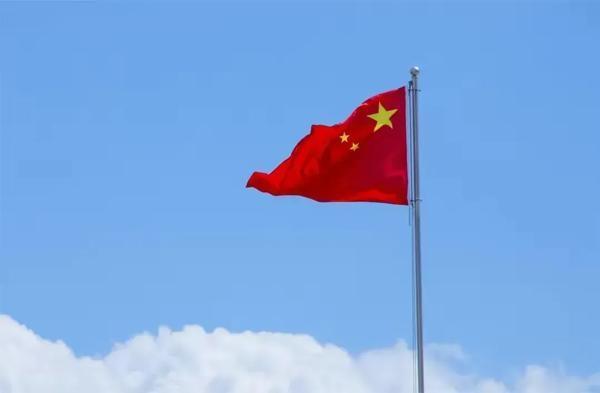 美国震惊，日本为之震撼！
以前靠人工，现在无人机喷洒农药，效率提高了几十倍！
以