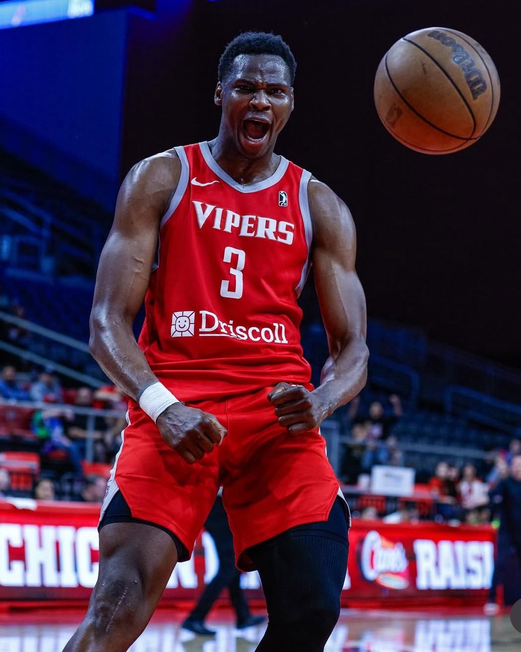 老鹰为火箭的双向合同受限制自由球员中锋丹特开出2年450万美元合同。根据Keit