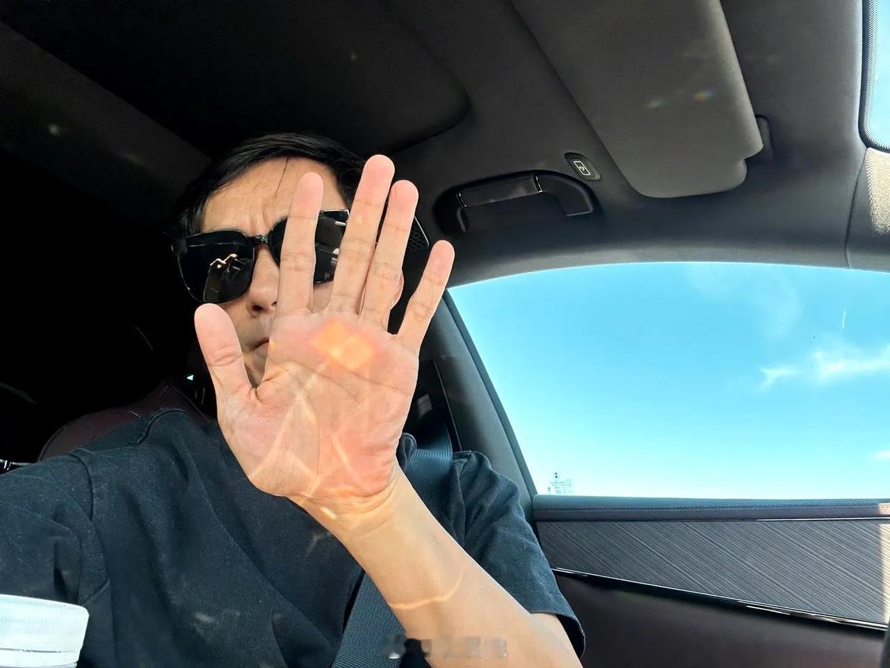 袁老师终于还是对腾势Z9GT出手了
飞坡修好了没法测试了地盘了
开了几天终于让袁
