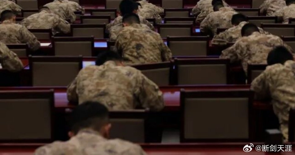 铸剑中原早安军营原原说早晚安 淬火成钢正当时奋楫扬帆向未来早安