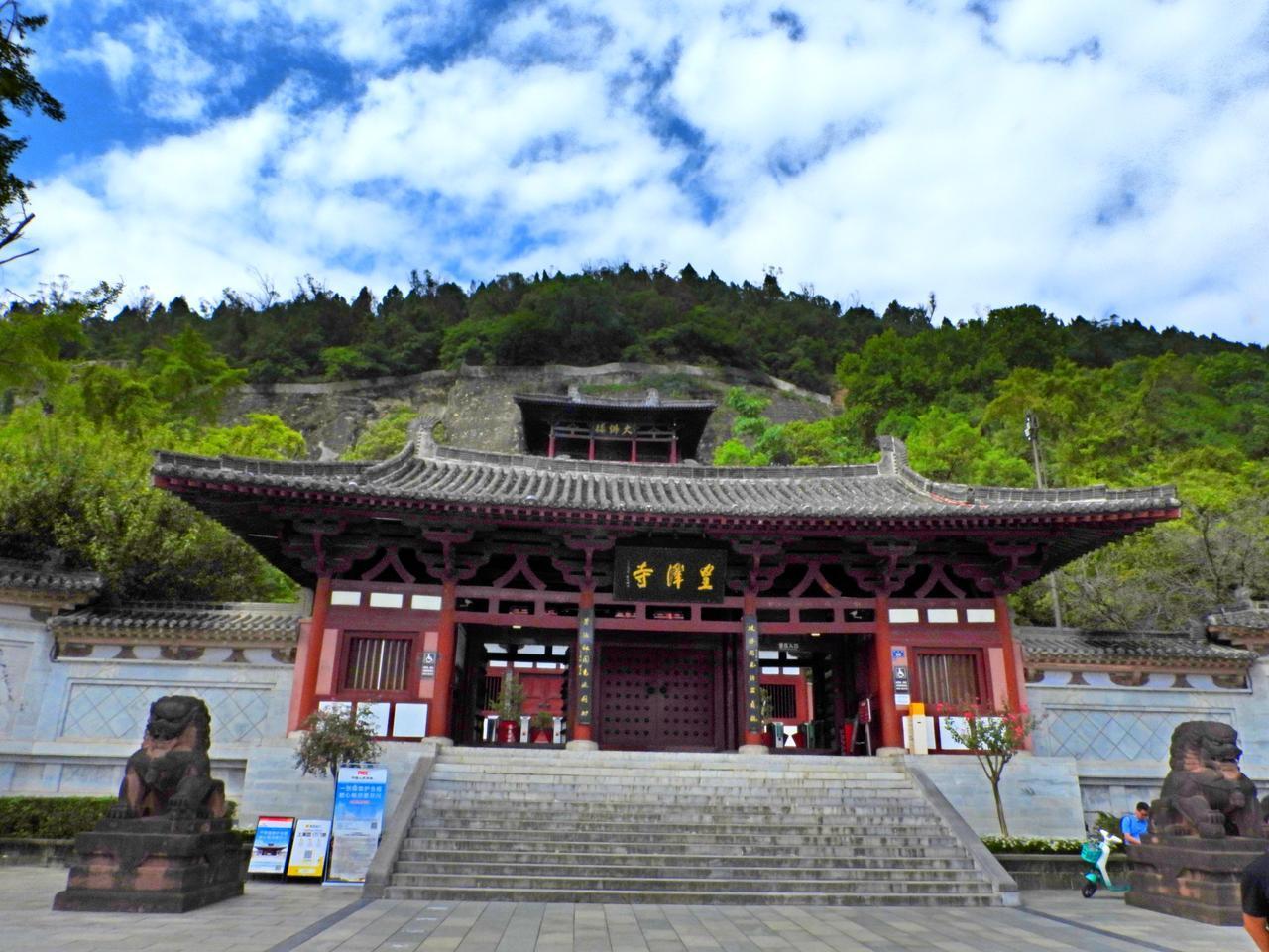 导航到广元皇泽寺的南门停车场，结果发现这个停车场和上次来时的停车场完全不是一个，