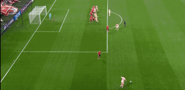 成都蓉城半场比赛能够平局应该感谢这个主裁判，武里南联这个进球说实话是可吹可不吹的