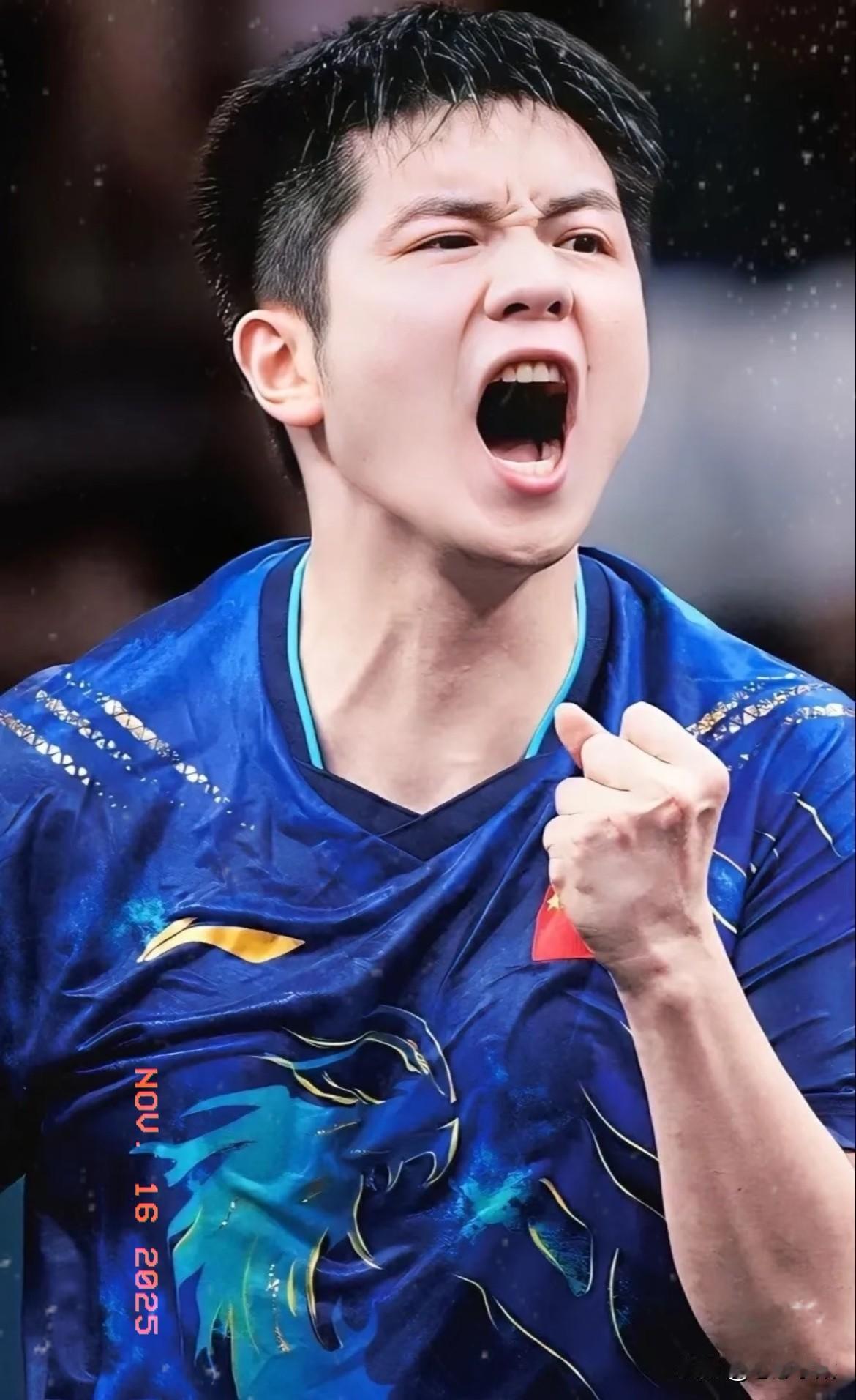 谁懂啊！
樊振东夺冠后这张图，治愈感直接拉满！
本来写夺冠微头条只是想夸夸他的实