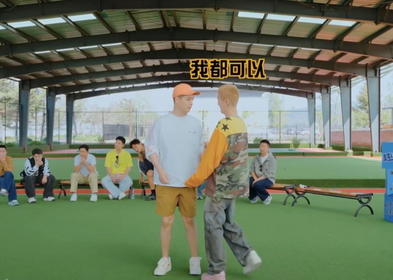 鹿晗马頔北京爷们组鹿晗马頔相互谦让  北京爷们组合名不虚传，面对任务彼此谦让不争