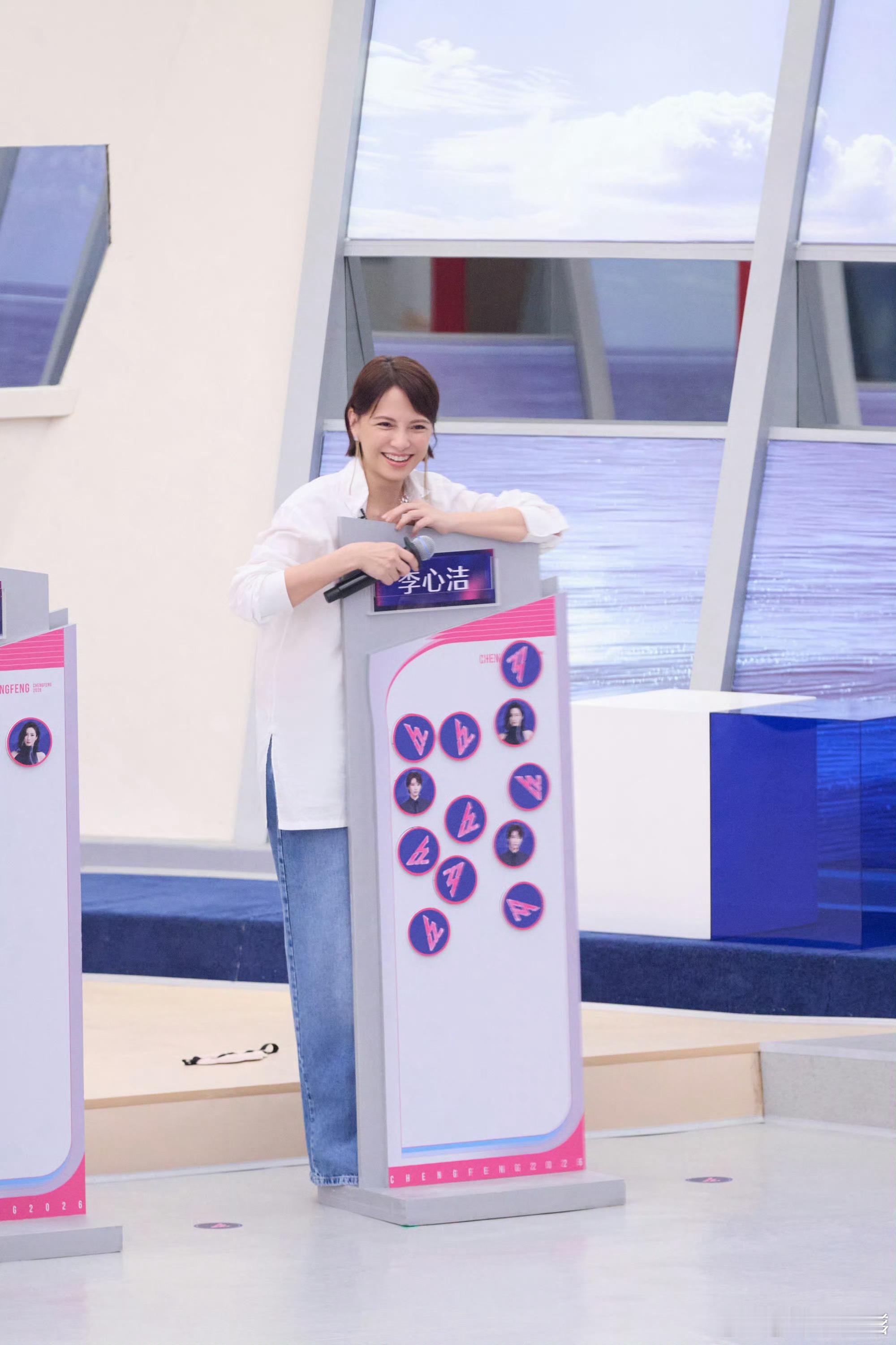 舞台表现亮眼，事业也迎来新开始～李心洁工作室官微开通，太期待了！李心洁有工作室了