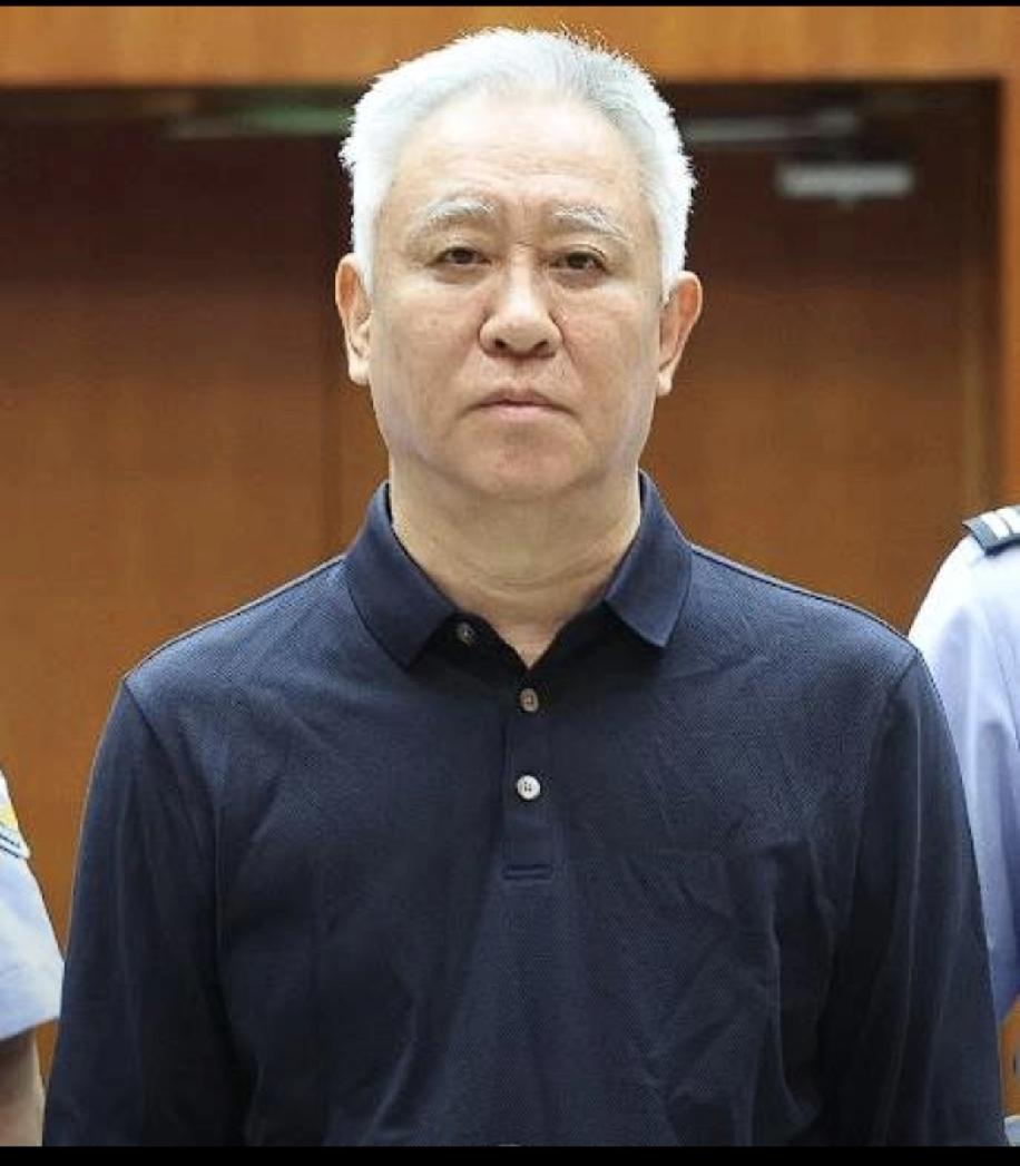 许家印家男丁全员入狱，欧美斩杀线会放过他老婆和他女儿吗？关键他老婆和女儿现在无靠