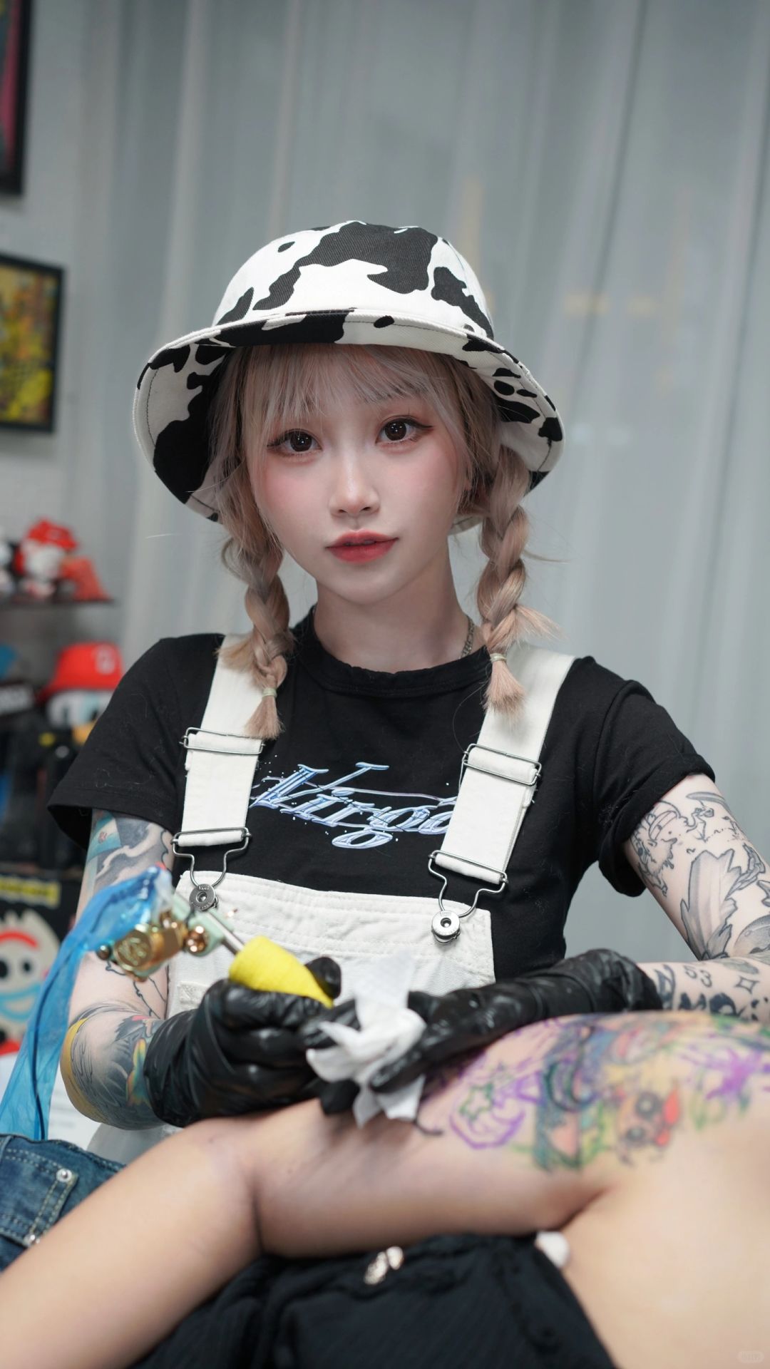 不是吧 不会还有人以为纹身师都五大三粗吧