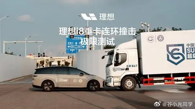 乘龙卡车招理想驾驶员这能招得到人？这都不是钱不钱的事，重卡和suv对撞是个正常人