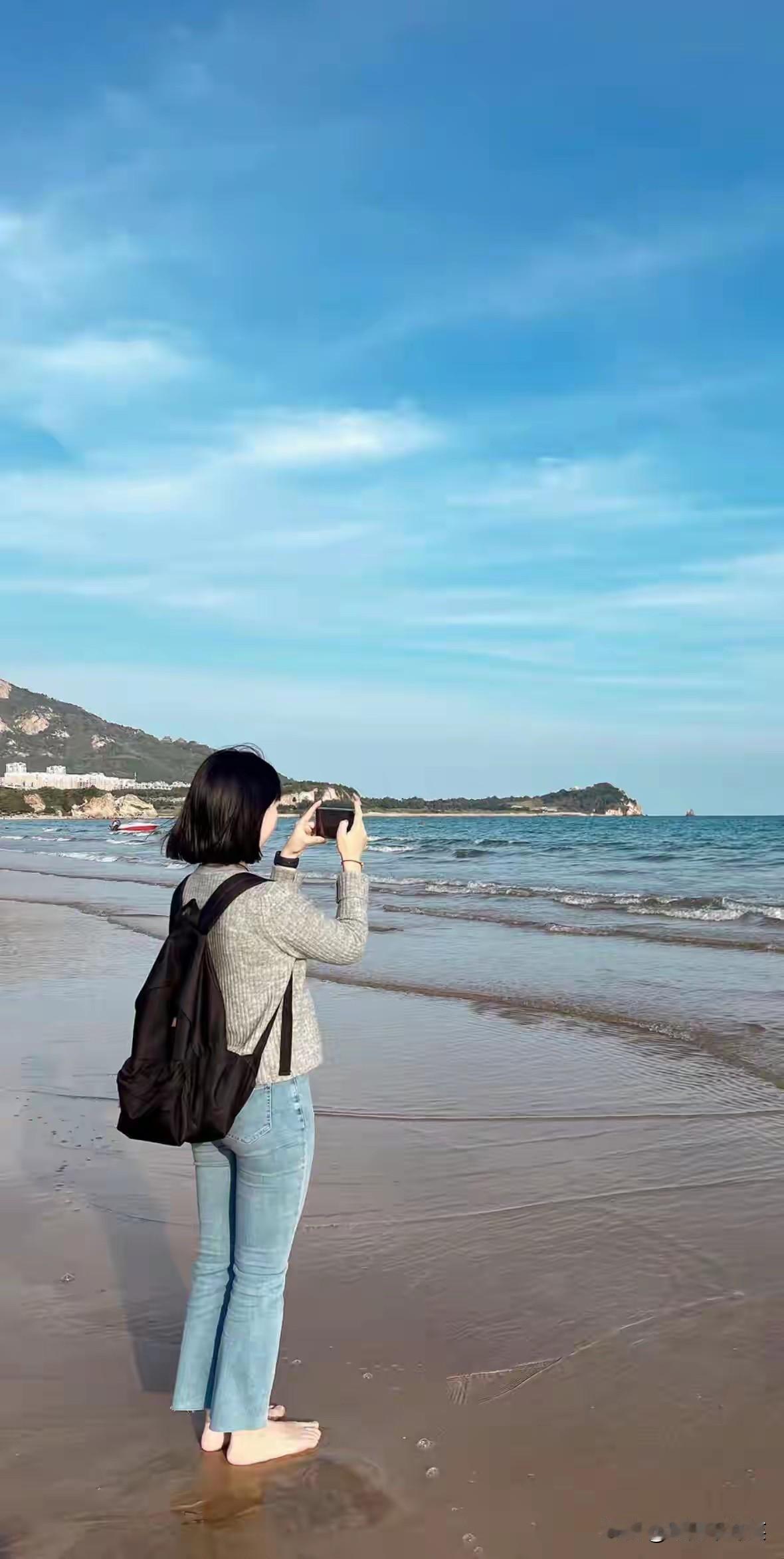 夏天慢慢的来了，可以去看海了，最喜欢看海了