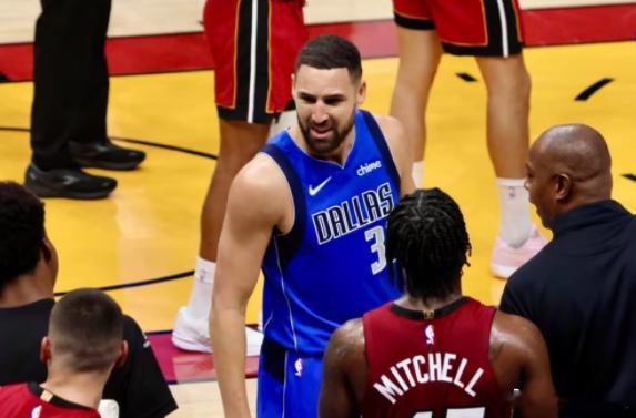 又被骂废物！35岁克莱爆粗怒喷回击 赛后热火助教带着球员向他道歉北京时间11月2