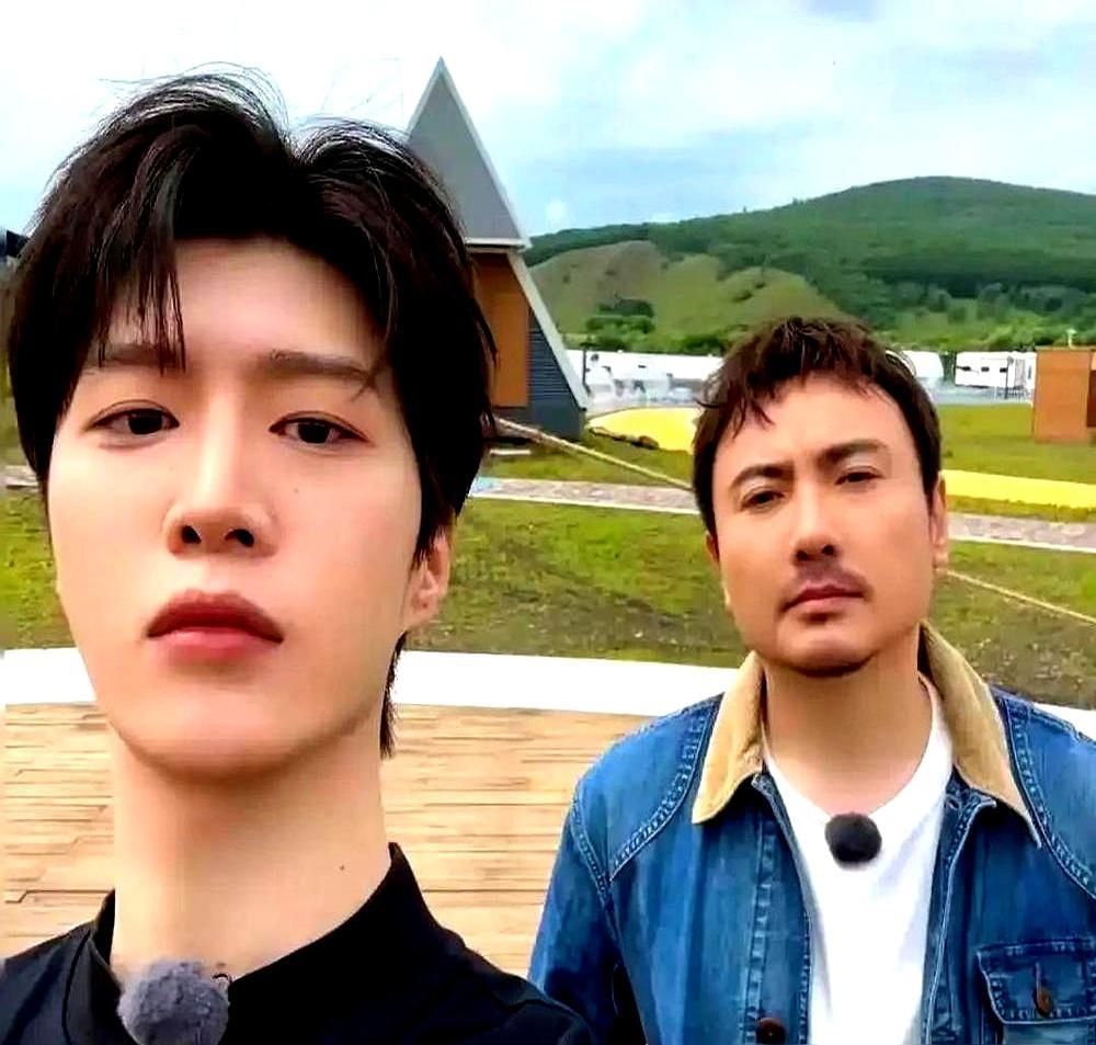 成年人最顶级的交情，往往披着翻脸的外衣。
 
飞驰人生3现场，范丞丞调侃沈腾拍续