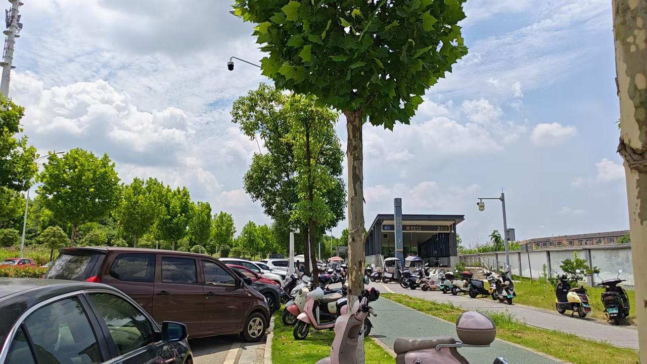打卡长沙最偏僻的地铁站！
长沙河西谢家桥地铁站是长沙地铁6号线的终点站，也是长沙