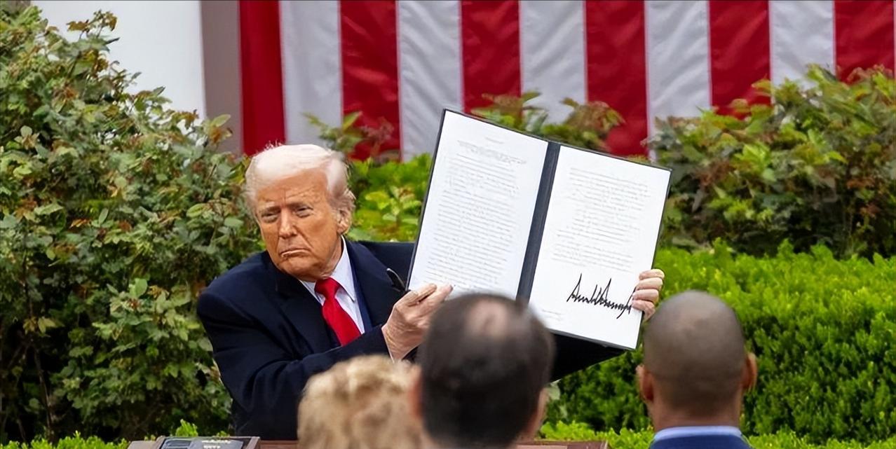 美伊大战，暴露了中国家底！特朗普终于明白，为啥中国人底气十足！
2026年2月2