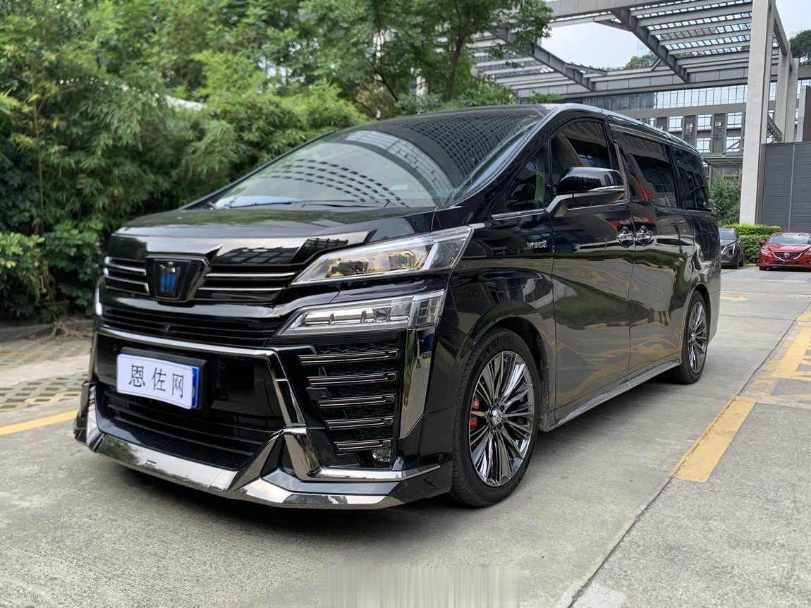 又到一台 老款威尔法 皇冠至尊版 黑/米[酷]今年1月上牌，11000公里，原版