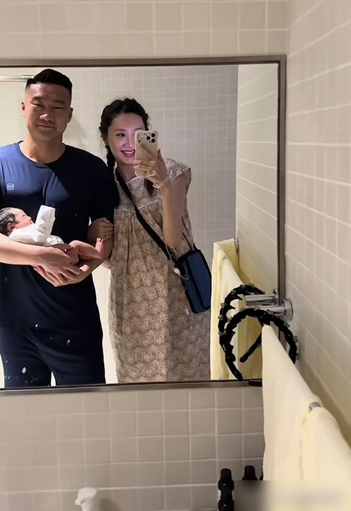 刚抱上二胎的刘军帅，最近有点烦。
 
作为青岛海牛的老臣，他在李霄鹏时期是后防铁