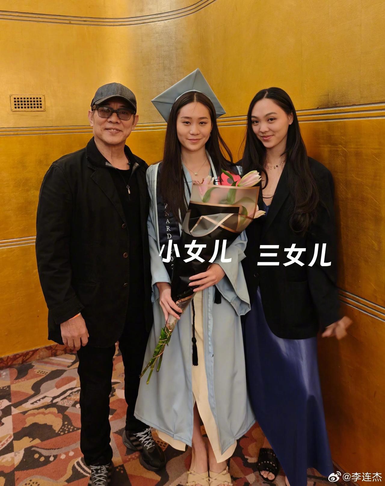 万万没想到李连杰居然有四个女儿，还是亲生的！



李连杰果然是只有做外父的命啊
