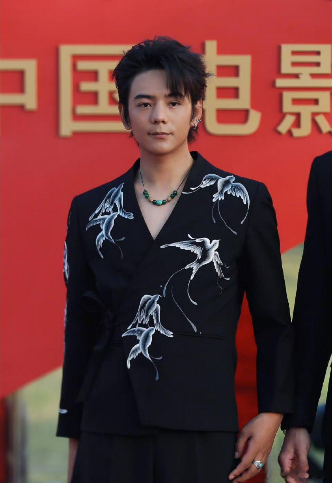 丁真工作室回应称出现的税款延迟缴纳是由外聘的财务人员疏忽导致，发现问题后已经与税