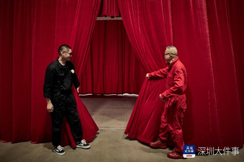 红与黑，节奏与蓝调，这场展览呈现两种生命力量的对话