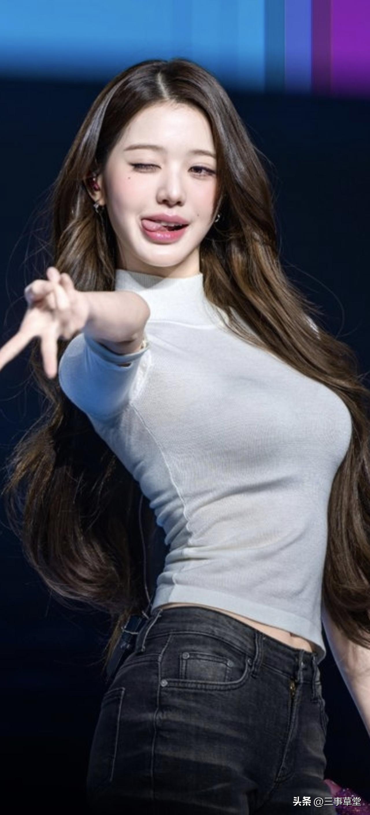 提到女团，你首先会想到哪个能把牛仔裤穿成这样的，这算是韩国女团第一人了吧！