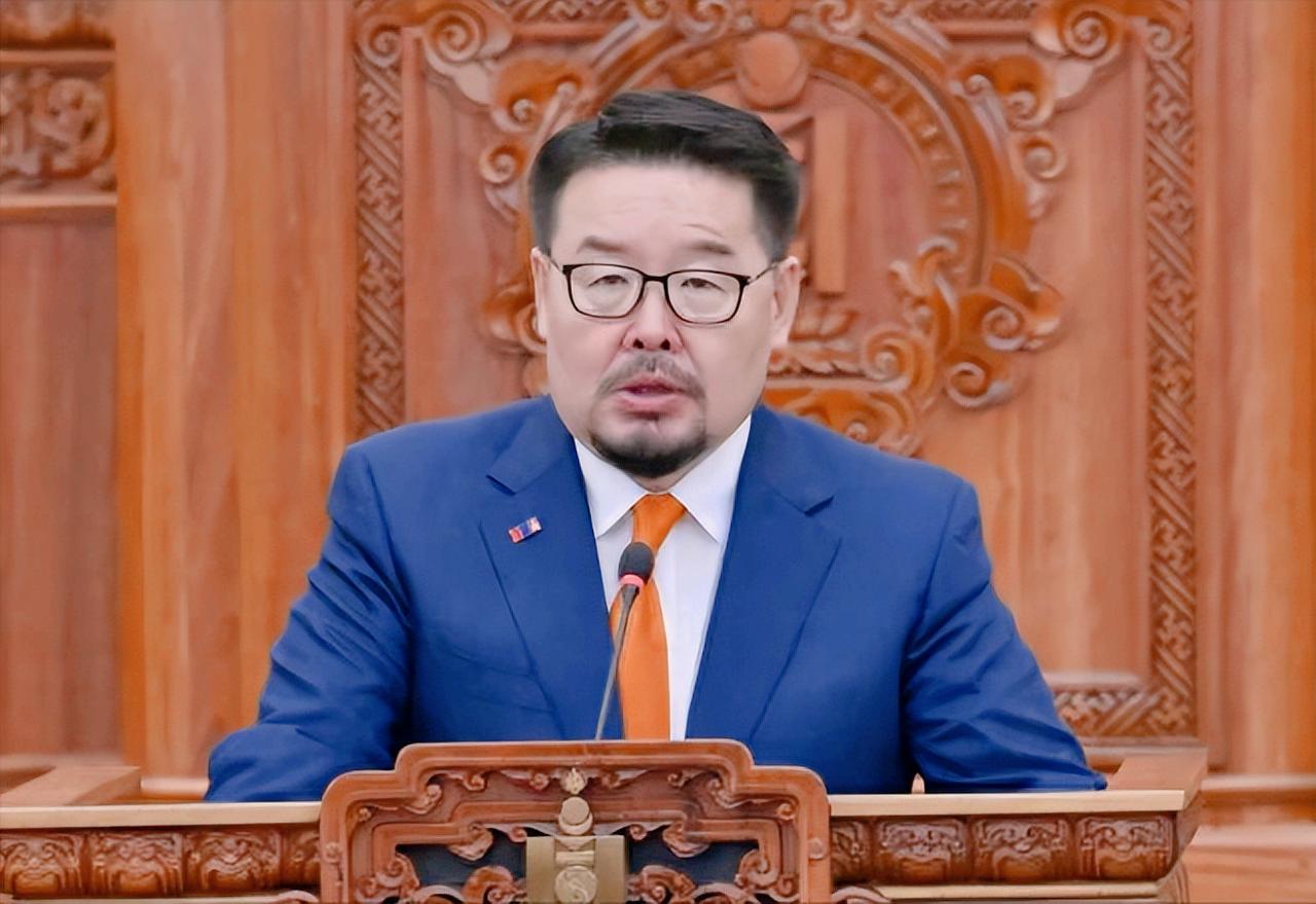 不能等，蒙古国总理赞丹沙塔尔辞职了，说白了就是蒙古国亲华派和亲西方派的斗争开始公