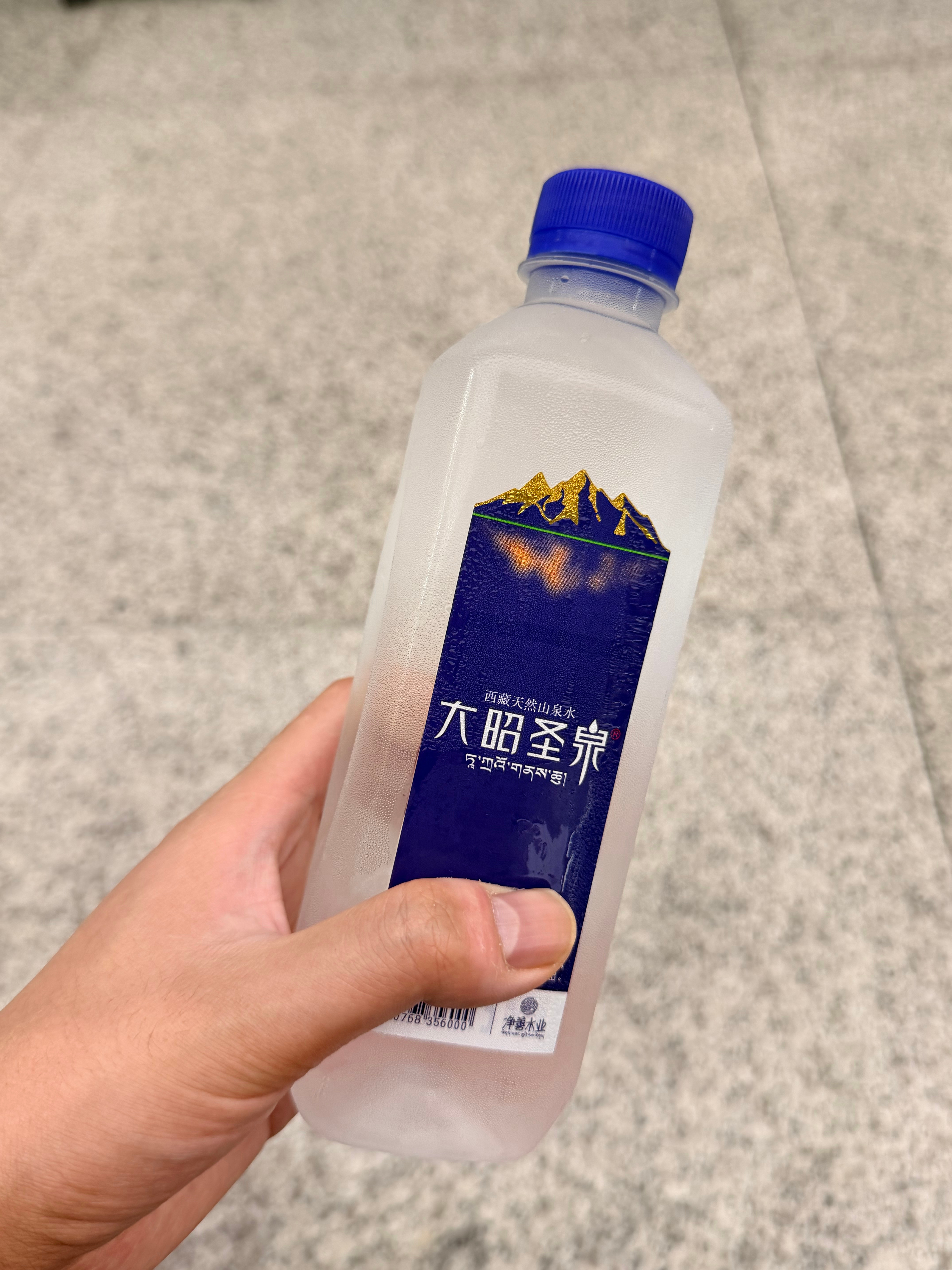早，已经坐了俩小时高铁了，应该没有比我早的了吧？