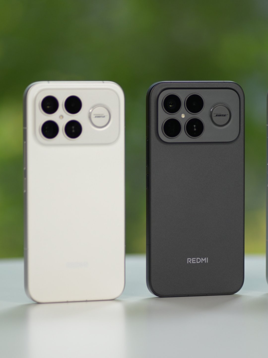 来来来，K90ProMax 黑白双色实拍流金白的设计原点其实和丹宁色一样：年轻×