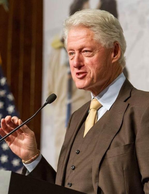 美国前总统克林顿曾公开喊话：“如果中国成为新的世界领导者，希望那一天中国能对美国