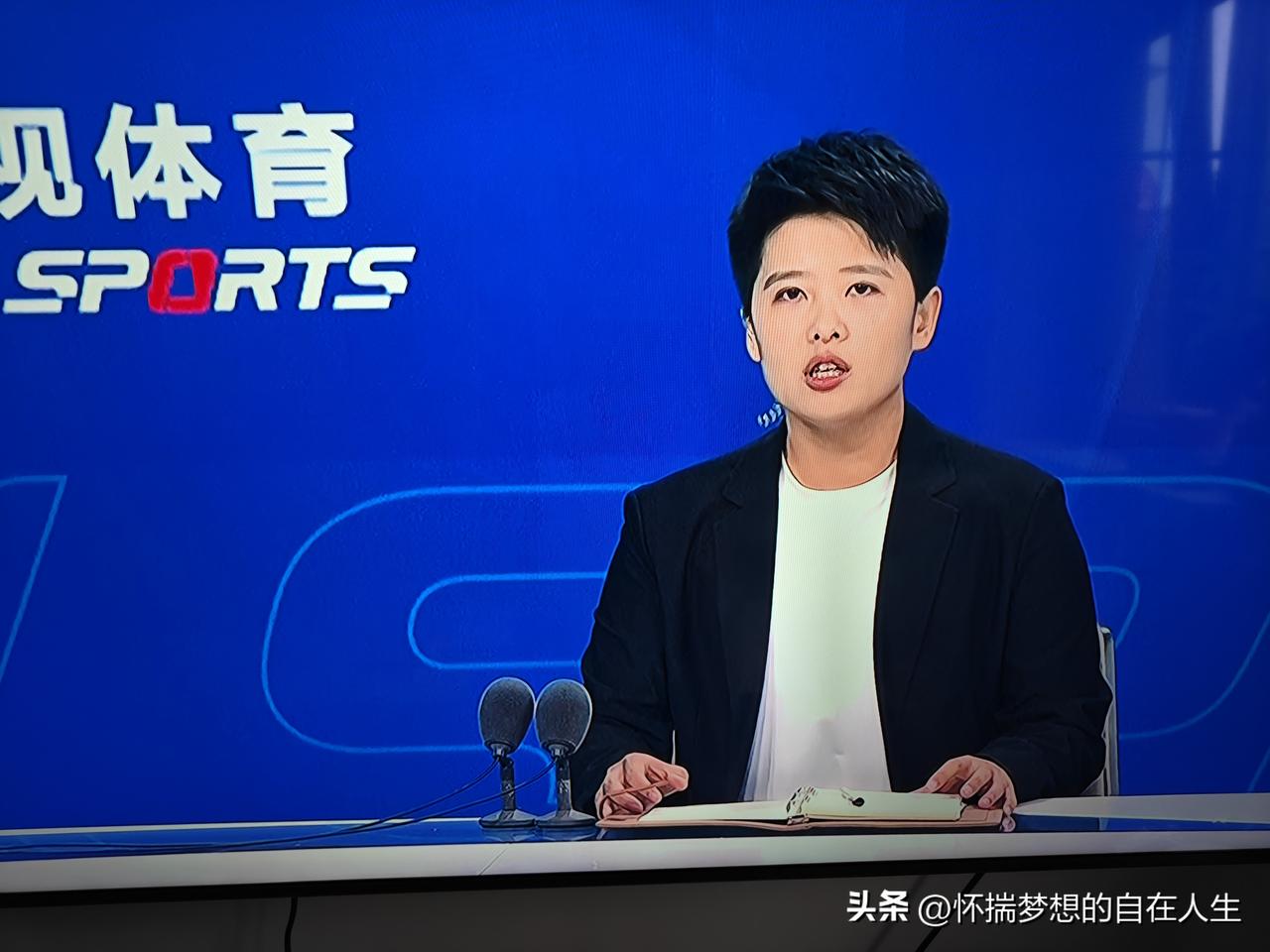 看WTT中国大满贯赛，挺佩服今晚的解说嘉宾顾若辰的，她的解说太专业了，球员之间的