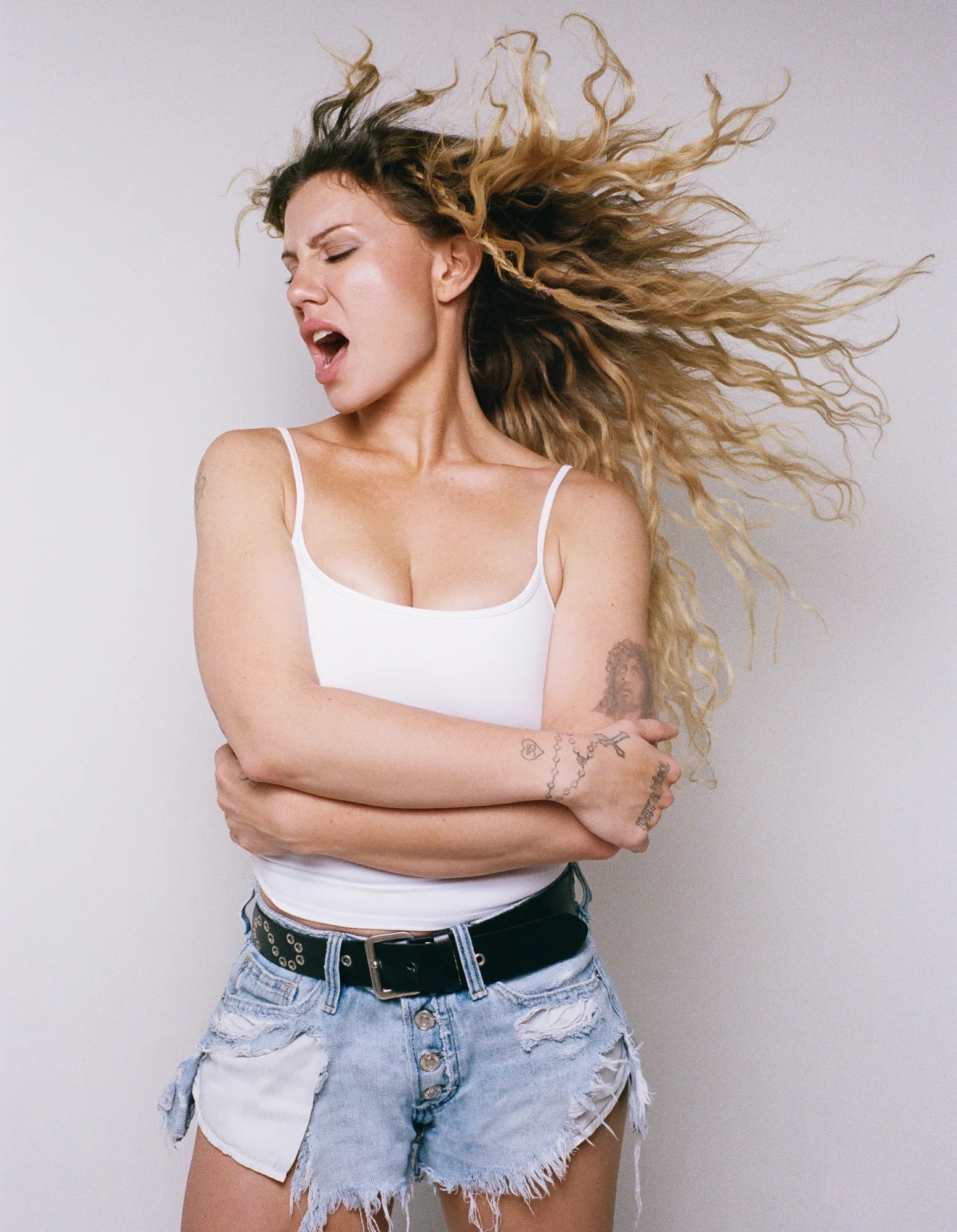 Slayyyter 接受滚石采访透露自己正在制作『WOR$T GIRL IN A
