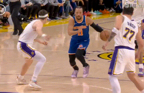 陌生！里夫斯单手摁住布伦森！

上一场对阵步行者这个东部倒数第一，里夫斯没有什么