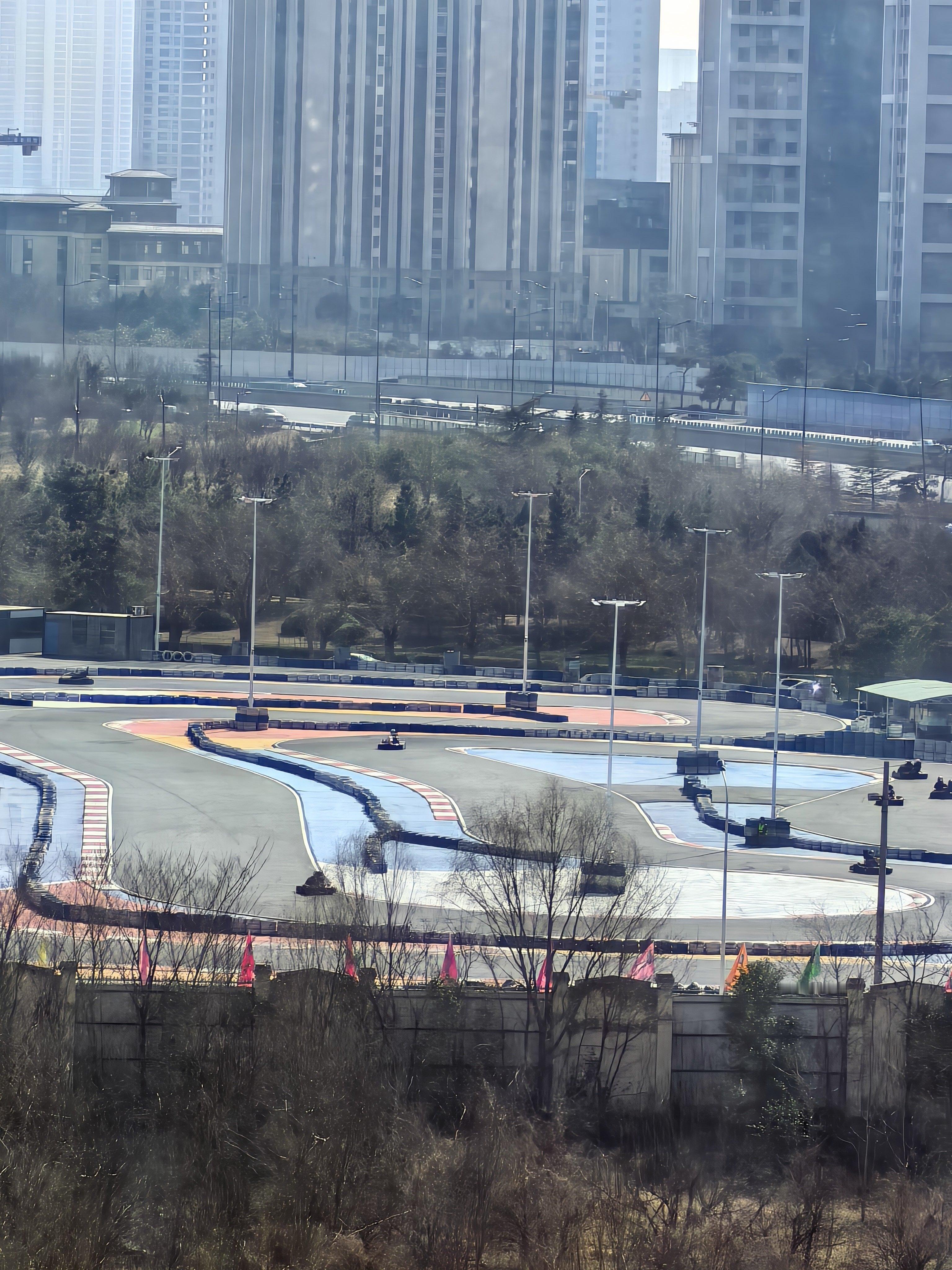 过年 楼下 这么多开卡丁车的 