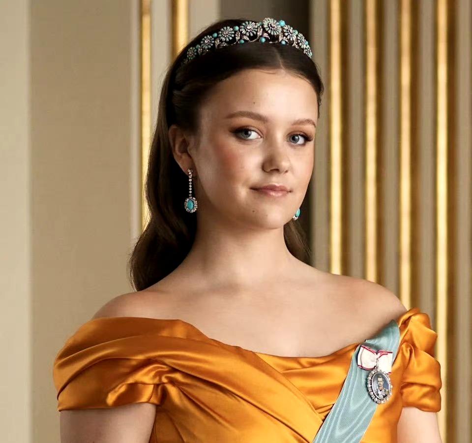 川粉圈子疯传：声称特朗普的小儿子巴伦应该娶丹麦的伊莎贝拉公主，如此格陵兰岛便会作