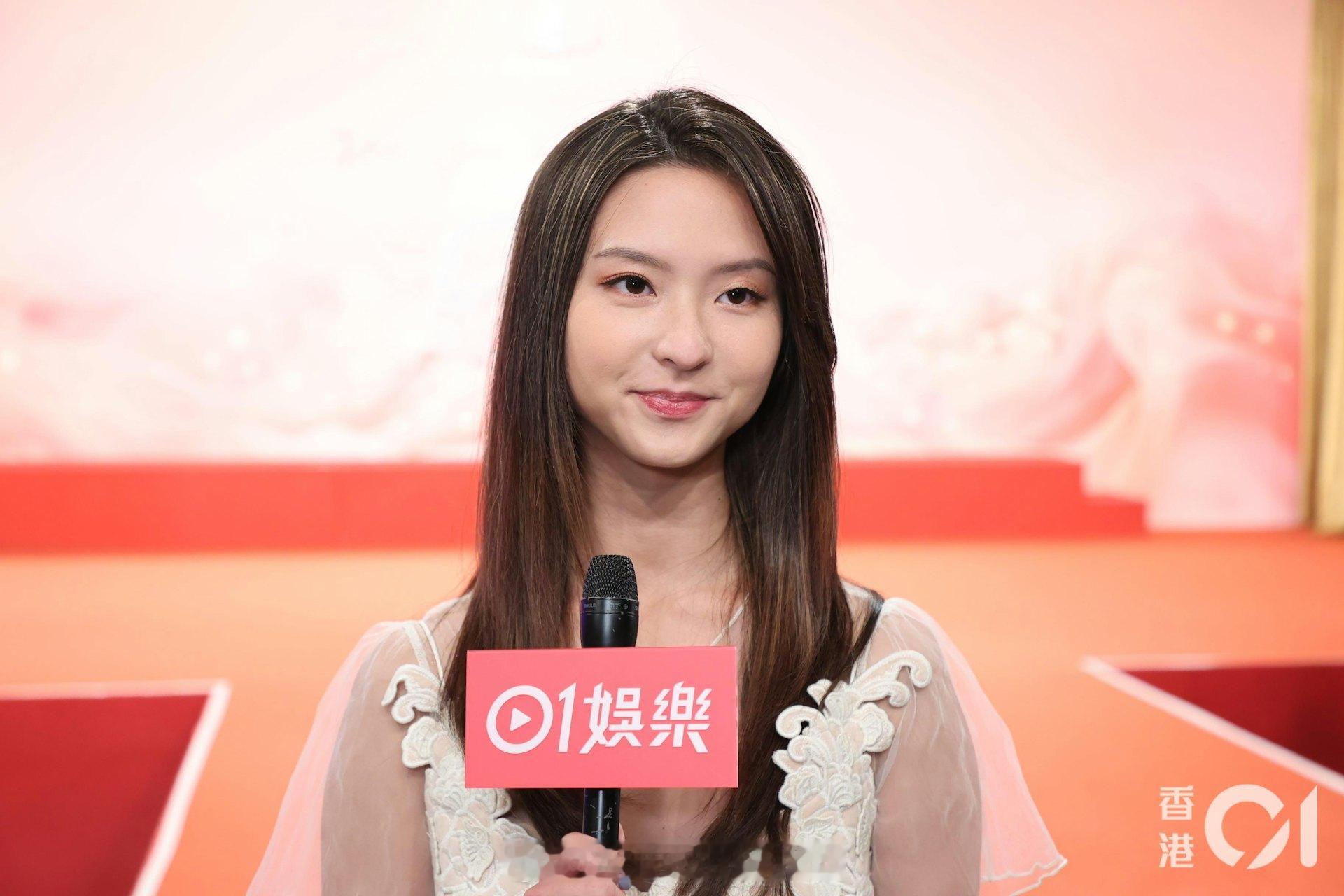 香港小姐2025｜佳丽蔡华英被揭老豆是前艺人　自爆唔识睇中文 | 香港01全城瞩