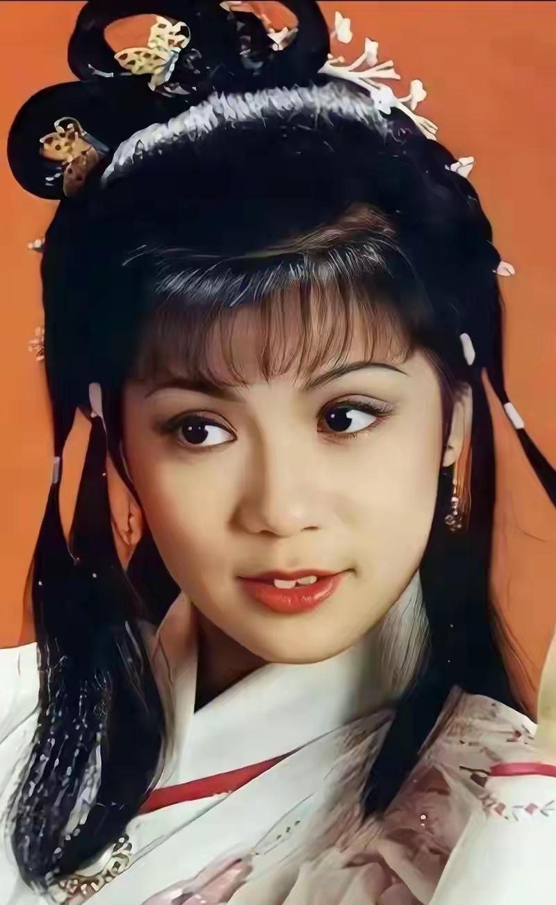 你觉得翁美玲漂亮吗我觉得翁美玲非常漂亮，尤其那一双水灵灵的大眼睛，是自然美女。