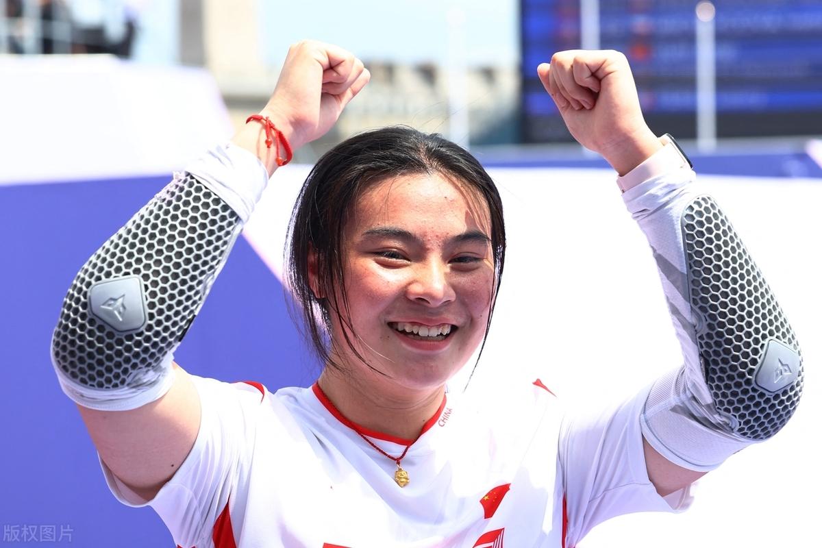 邓雅文夺冠！恭喜邓雅文！自由式小轮车女子公园赛决赛，中国选手邓雅文凭借两轮的超强