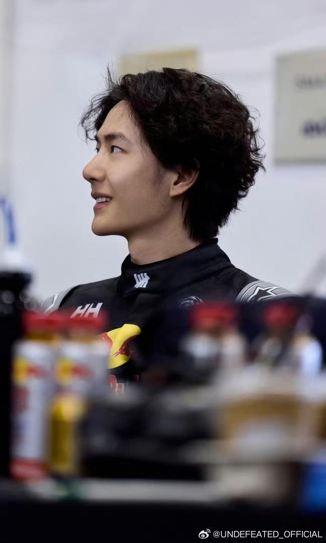 原来心动的感觉就是看见你微笑的那一刻！[比心][比心]💚💚王一博