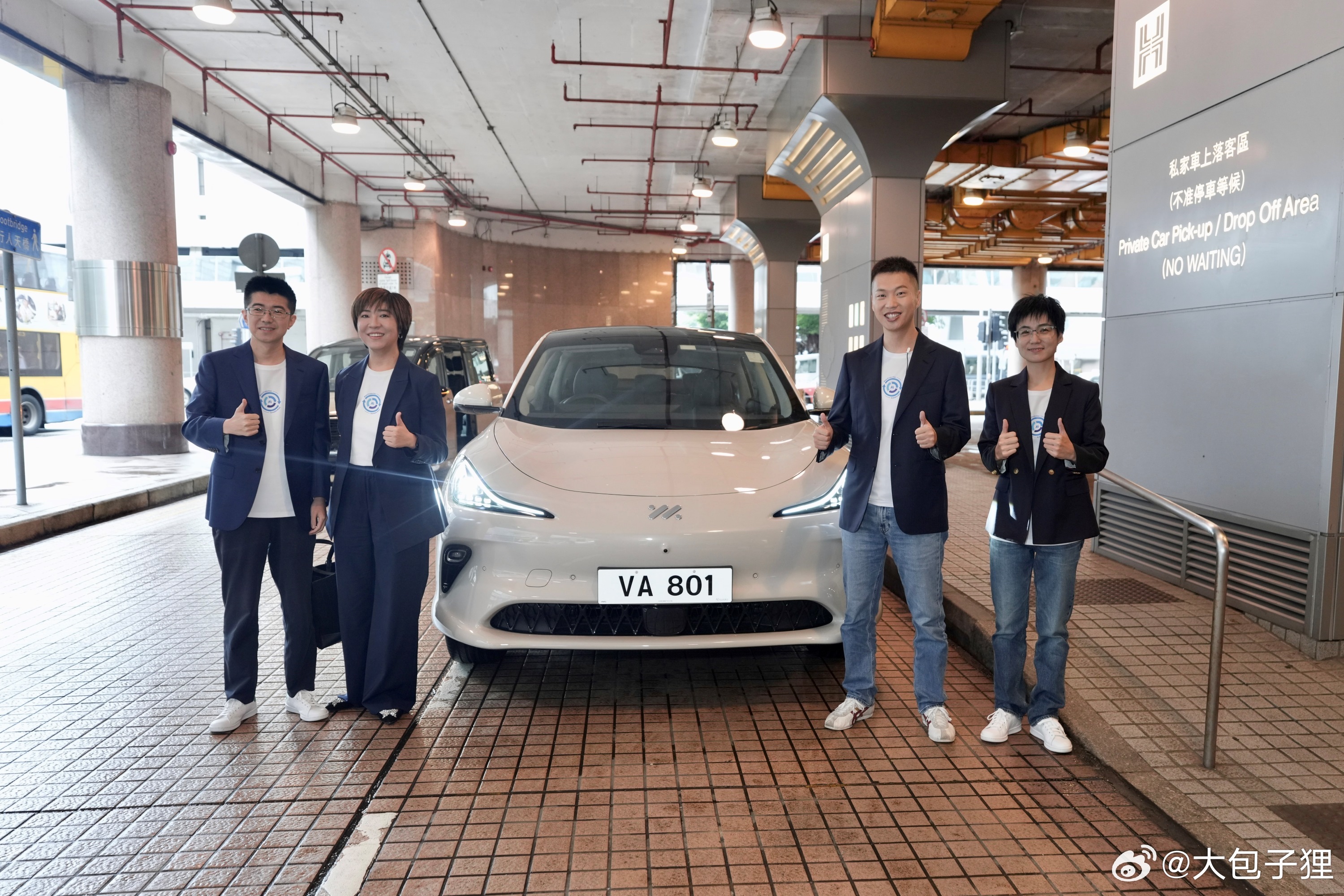 曹旭东坐着 LS6 去敲钟，港股智能驾驶第一股上市，开盘涨幅超 6％。 这里值得