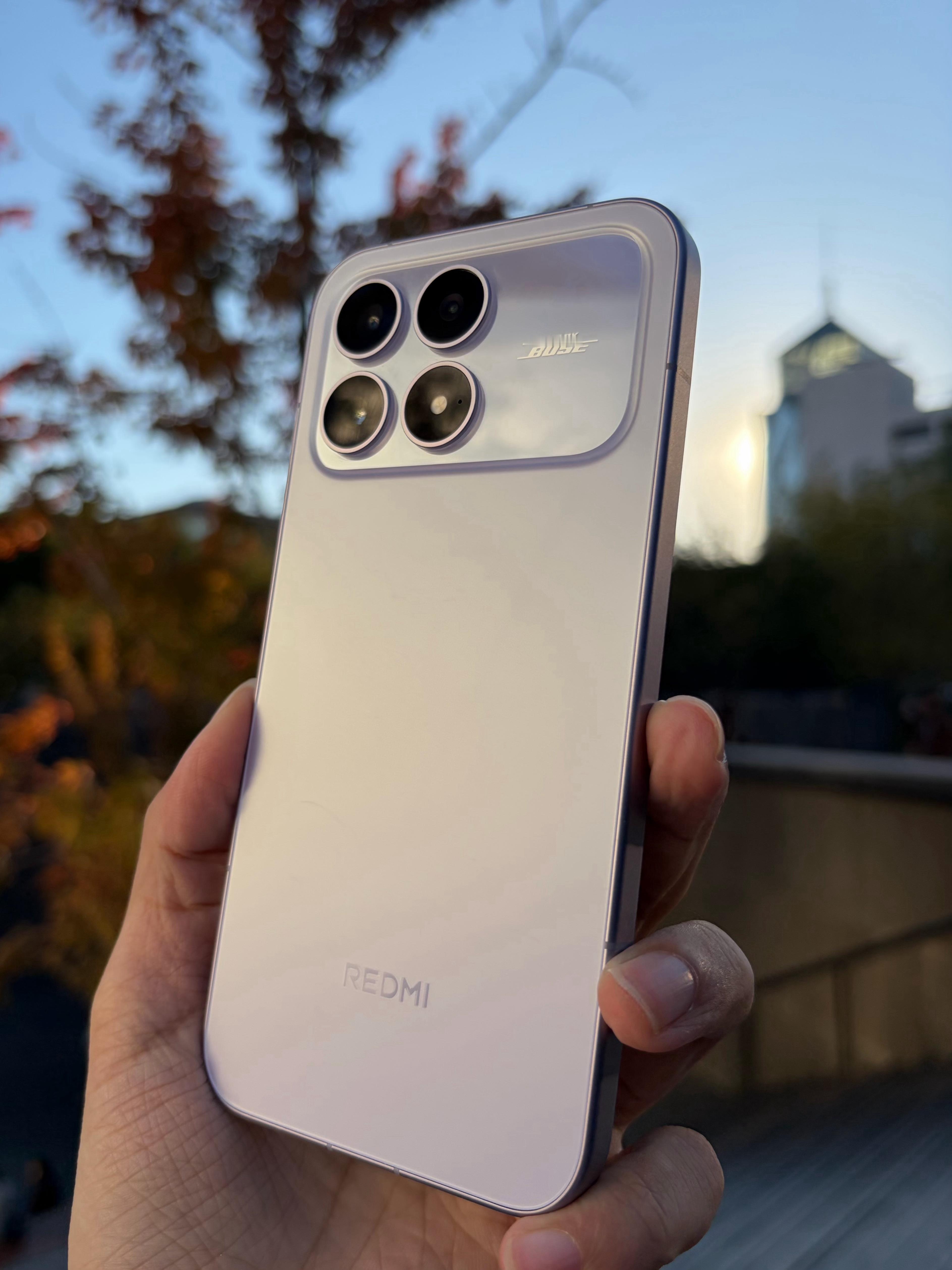 K90 小紫自然光下实拍无滤镜K90ProMax 丹宁牛仔室外光可能很多人还在纠