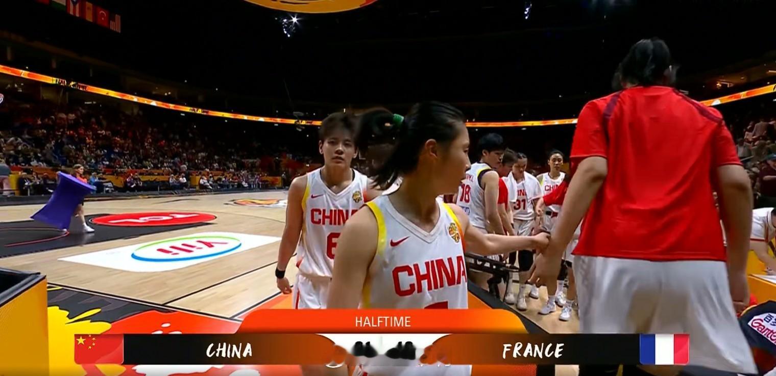 中国女篮vs法国女篮 ​​​这真没法打，相隔21小时的比赛，速率本来就不在一个水