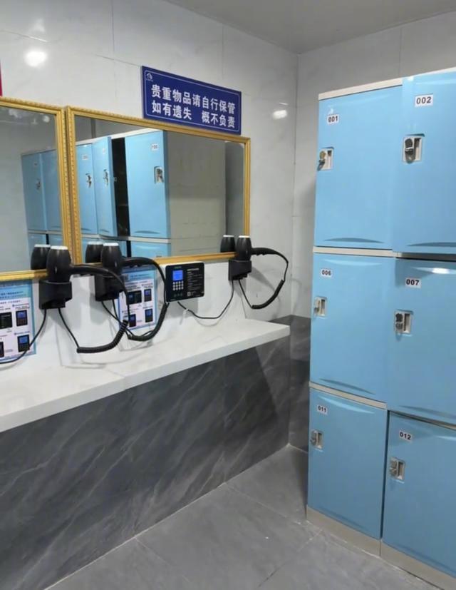 【河南一高校浴室热水按升计费 学生洗10分钟要花3到7元】高校浴室洗10分钟要花