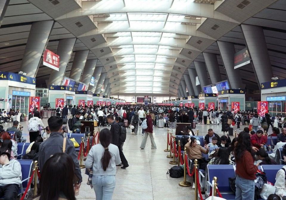 记者从中国国家铁路集团有限公司获悉，为期5天的铁路清明假期运输启动，自4月3日至