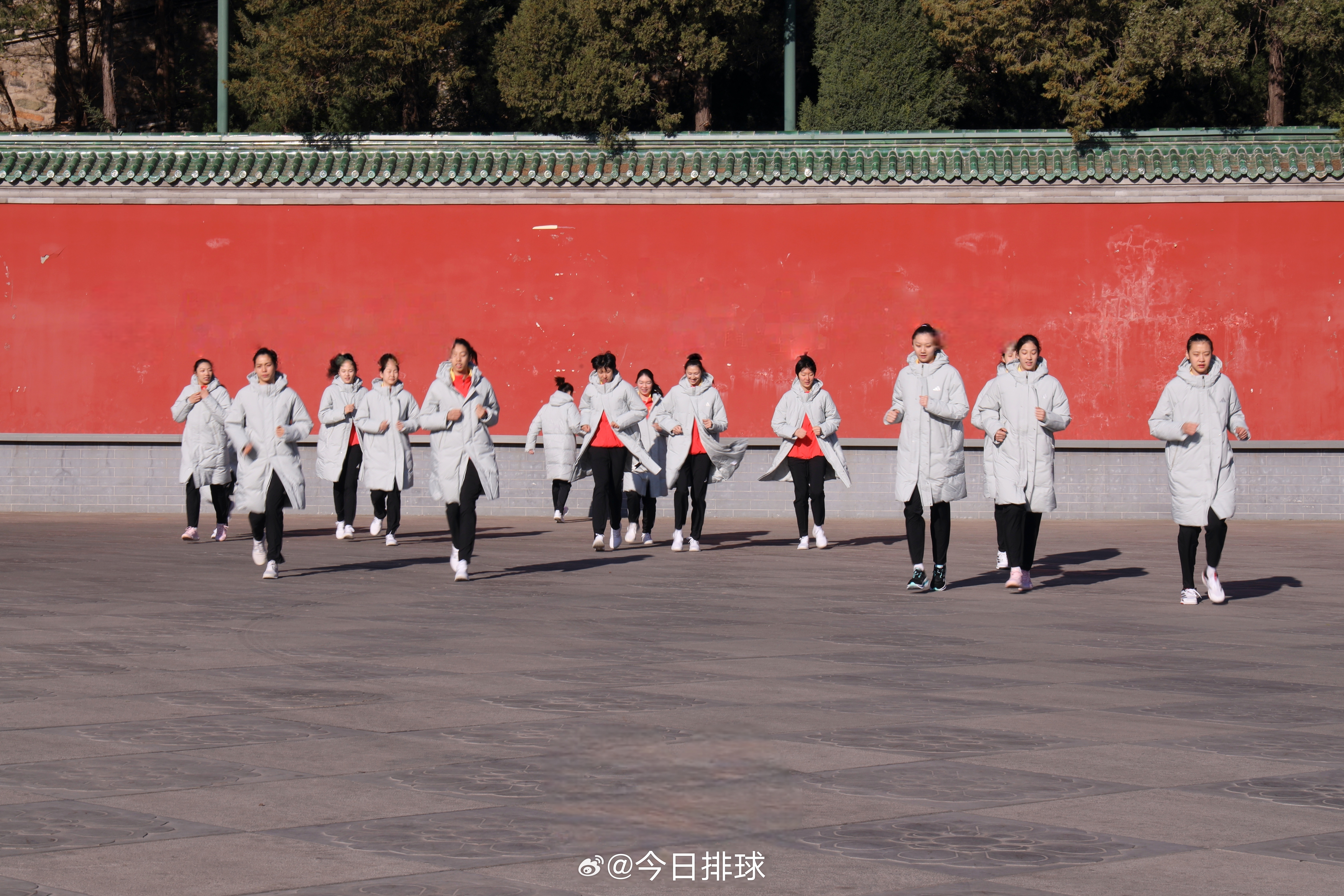 中国排协组照，参加中国女排 2026年首批集训的队员们4月7日上午在北京香山八大