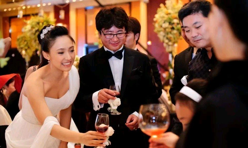 女演员白静的人生就像一场悲剧。1983年她出生于普通家庭，能歌善舞还有演艺天赋。